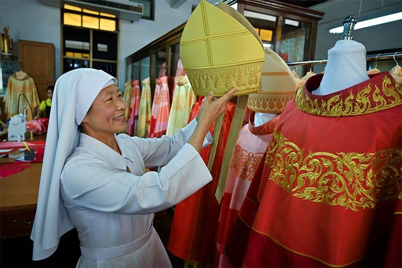 Thai convent weaves 'beautiful' robes for Pope Francis visit