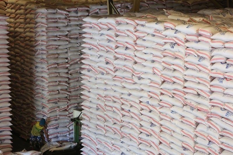 Suspending rice imports a folly â�� Duterte