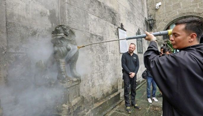 San Agustin church gets steam cleanup