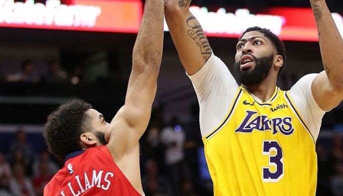 Davis humataw para sa Lakers