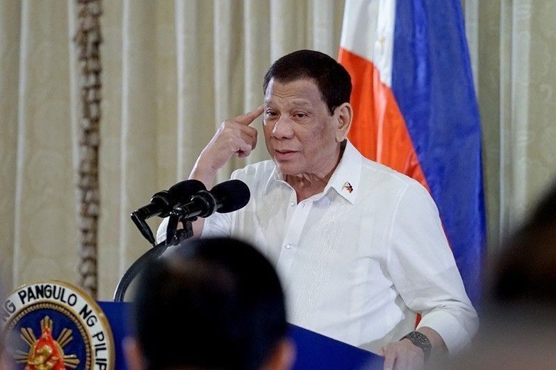 Robredo walang alam, â��wag kang tumakbo - Duterte