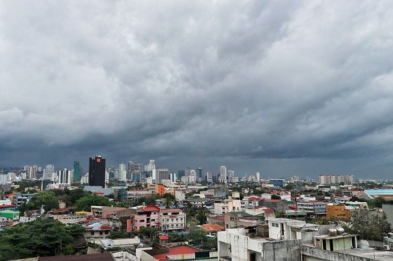 Vigilance urged as â��Tisoyâ�� makes landfall: Cebu LGUs on red alert