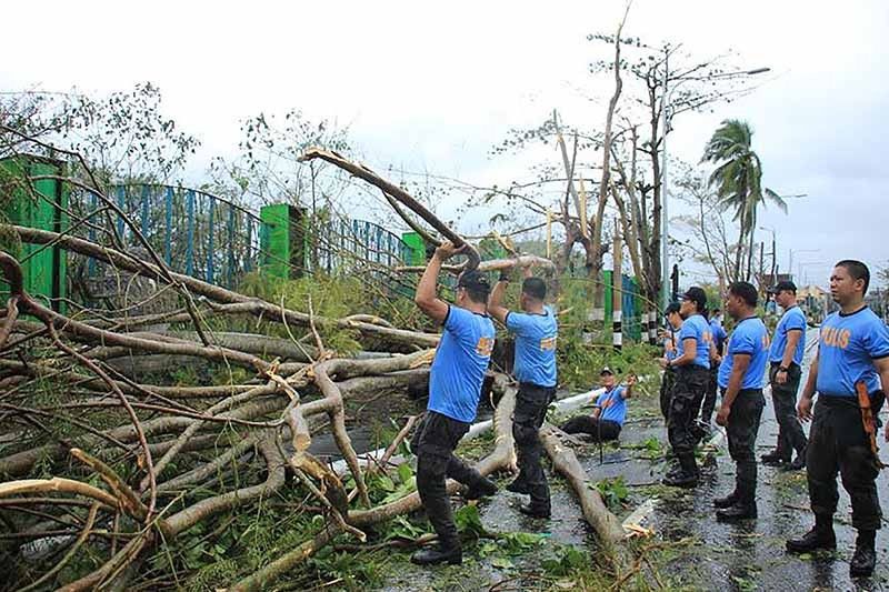 Slightly weaker 'Tisoy' en route to Mindoro provinces