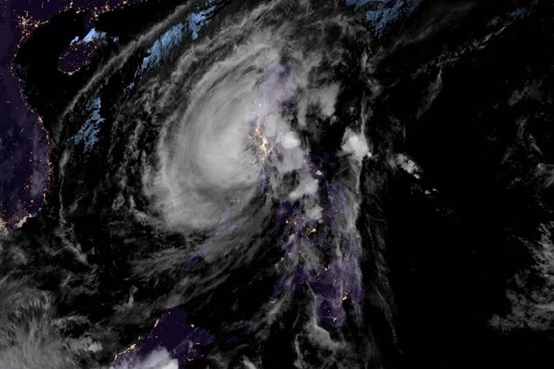 Only 3 areas under Signal No. 3 as â��Tisoyâ�� weakens further