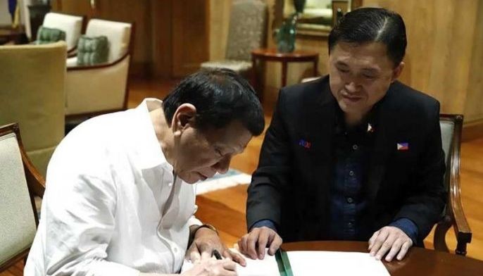 Go nagpasalamat na pirmado na ang Malasakit Center Act