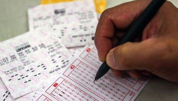 Cancer patient, solo winner ng P50 milyon lotto!