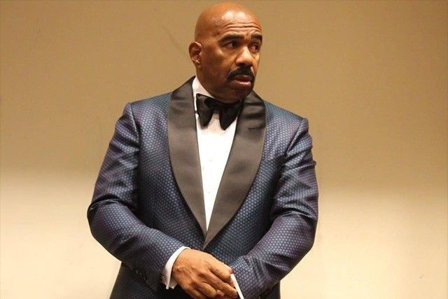 Mali Sya Steve Harvey Wrongly Announces Malaysia As Best National Costume Winner