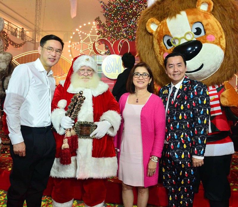 Have yourself a sparkling  Christmas at SM Mall of Asia