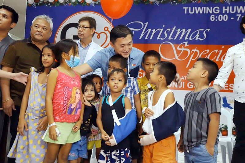 Go celebrates Christmas with kids, elderly