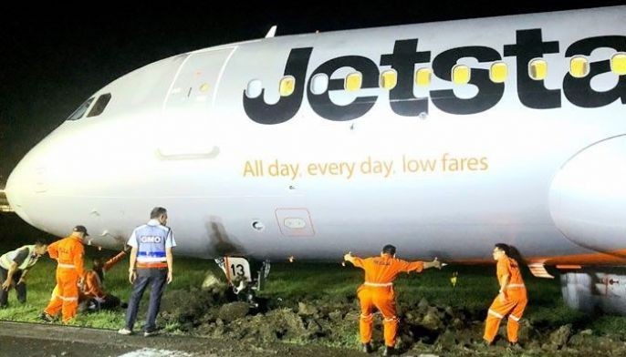 Plane veers off NAIA runway