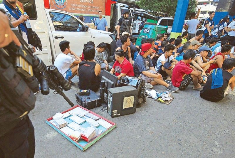 42 rounded up in raid on â��Recto Universityâ��