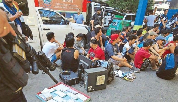 42 rounded up in raid on &lsquo;Recto University&rsquo;