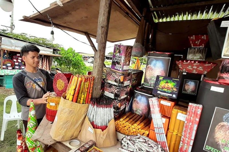 â��Some Bulacan fireworks makers not compliant with DTI standardsâ��