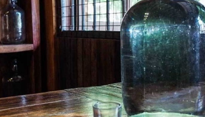 Governor bans sale of lambanog in Laguna amid &lsquo;methanol&rsquo; poisoning