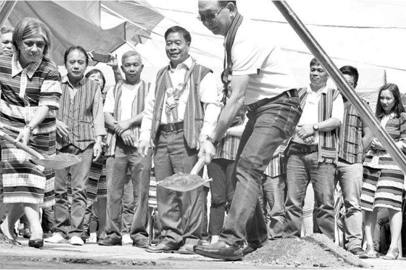 P40 milyong LGU bldg., regalo ni Bong Go sa Nueva Vizcaya ngayong Pasko