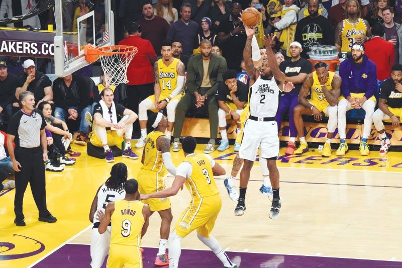 Leonard itinakas ang Clippers vs Lakers