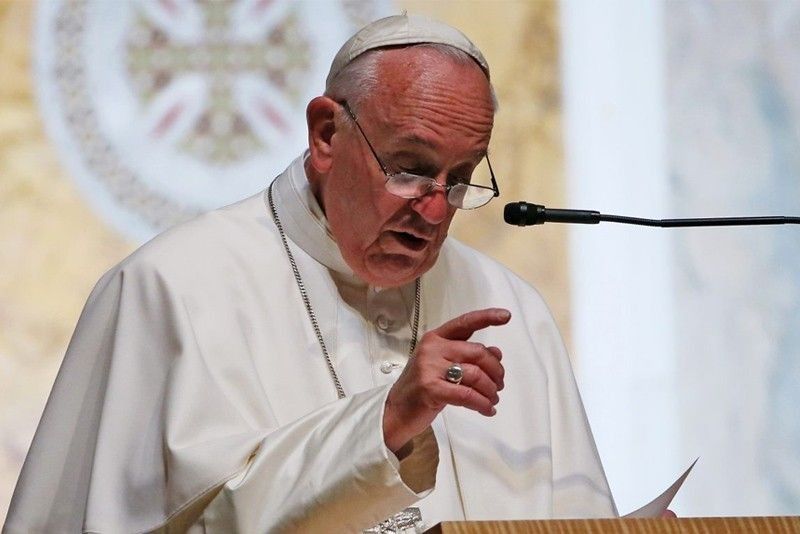 Pope apologizes for losing patience