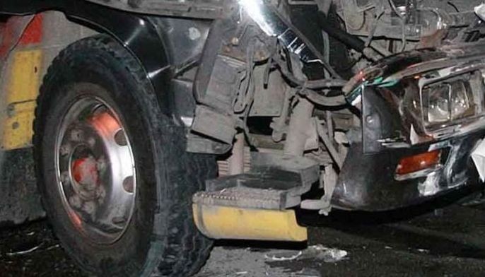 Jeep sinuwag ng bus: 1 patay, 16 sugatan