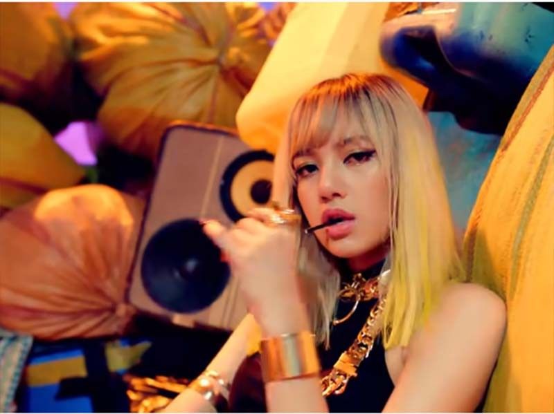 Fans of K-pop's Blackpink superstar Lisa pummel Thai cafe