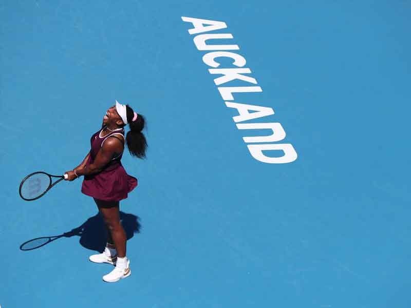 Serena Williams drops set before reaching Auckland quarters