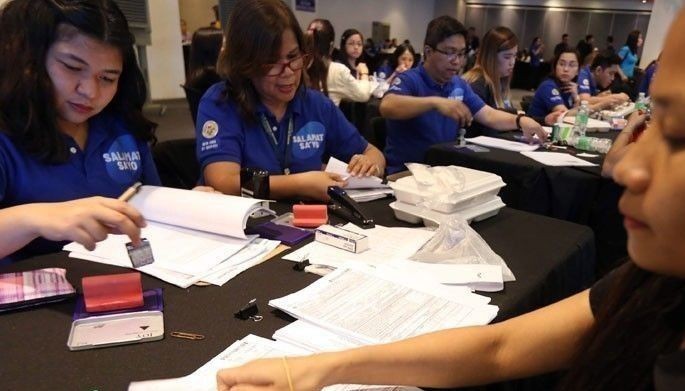 Salary hike ng government workers pirmado na ni Pres. Duterte