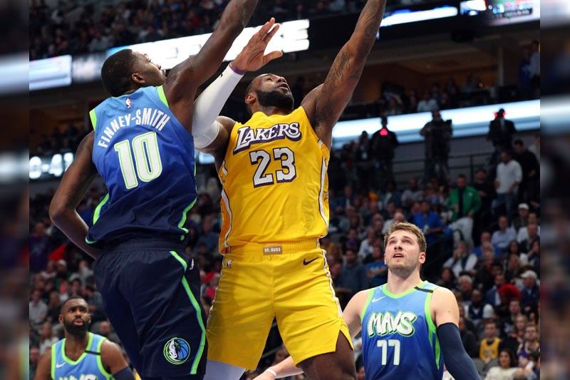 James binalikat ang Lakers vs Mavs