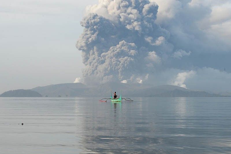 More than 2,000 flee as Taal Volcano spews toxic gas