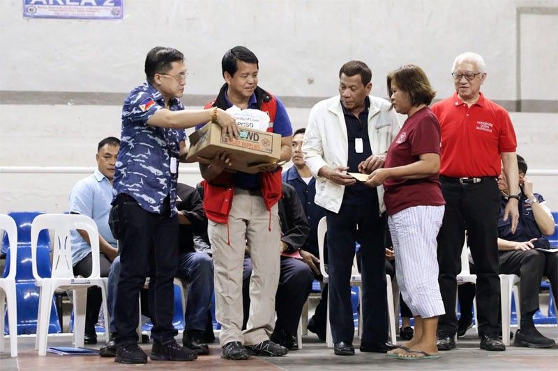 Evacuees get aid from Duterte
