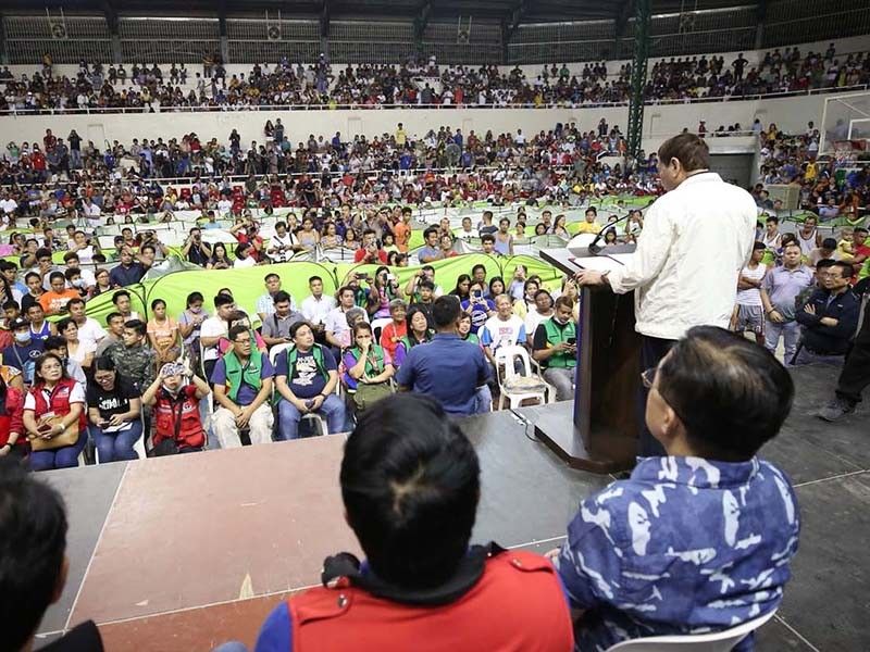 Duterte signs EO giving bonuses to contractual government workers