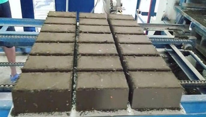 Bi&ntilde;an government turns volcanic ash into &lsquo;Taal eco bricks&rsquo;