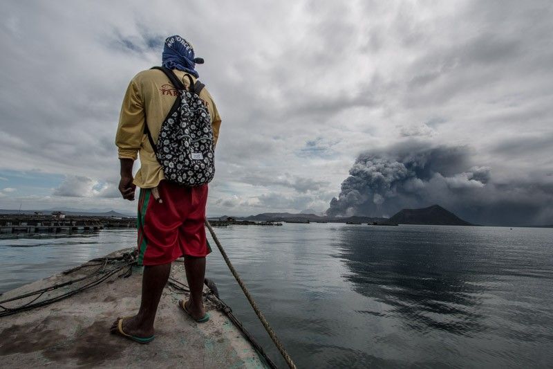 Taal maya't-maya ang 'mahihinang pagsabog,' mga naunang bitak lumaki