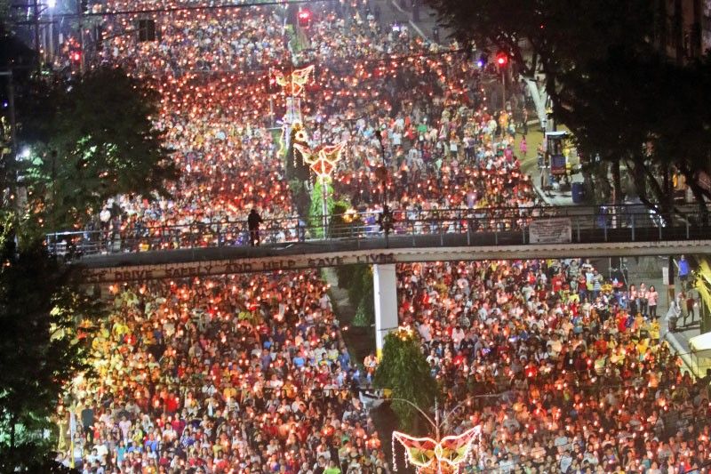 200 thousand devotees walked with Mary