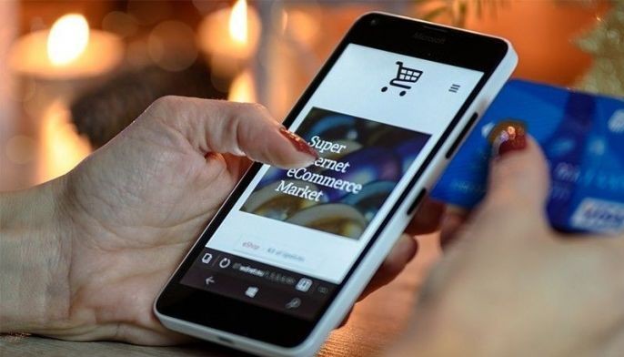 Malls, online shops seen to further boost real estate