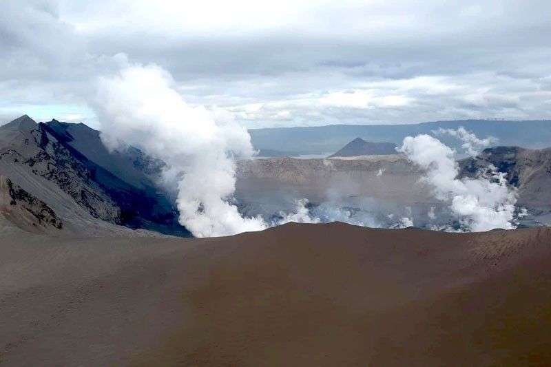 Magma umangat na sa crater ng bulkan