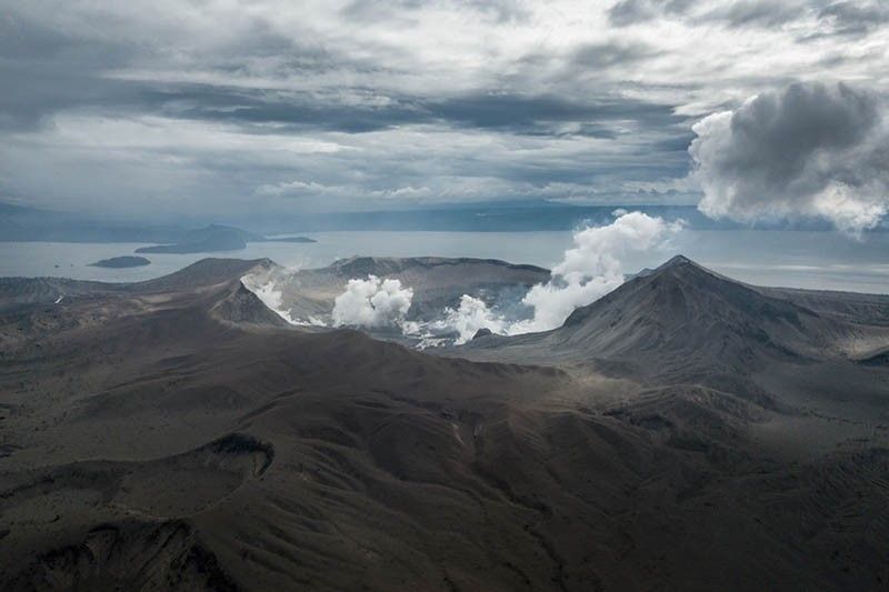Magma palabas na sa crater ng Taal