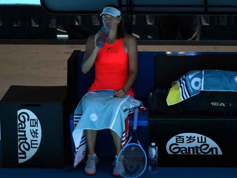 Wildcard Sharapova dumped out in Australian Open first round