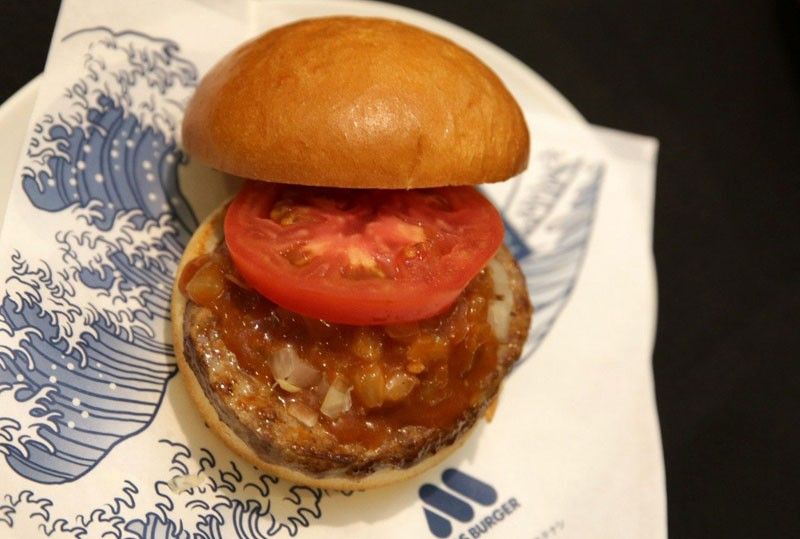 Japanâs MOSt famous burger chain opens a pop-up at Robinsons Galleria