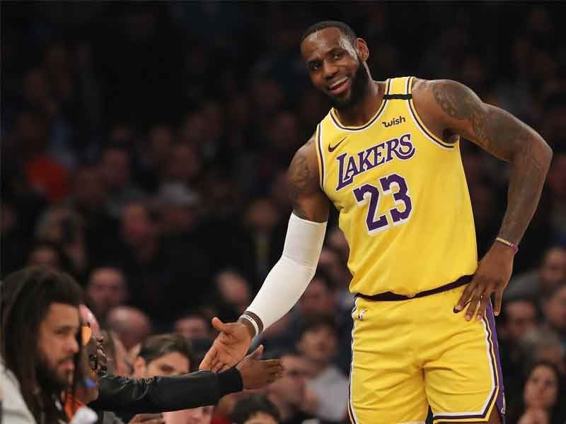 Lakers bounce back with victory over Knicks