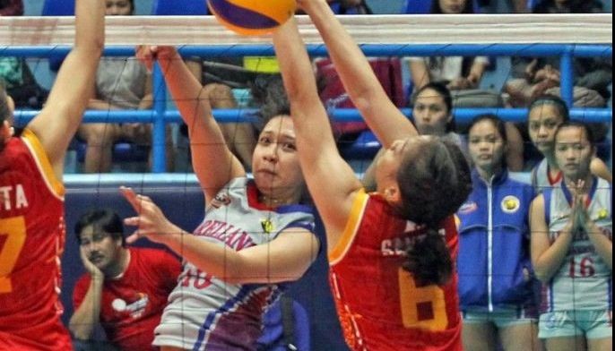 Lady Chiefs sumosyo sa liderato ng NCAA