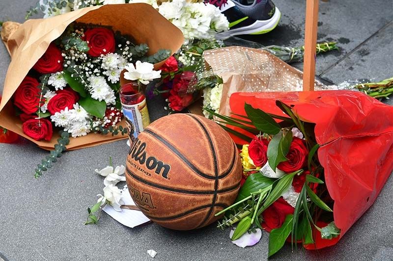 Tributes pour in for Kobe Bryant, daughter after helicopter tragedy