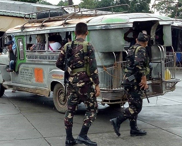 Cop shot dead meters away from Abra town police station