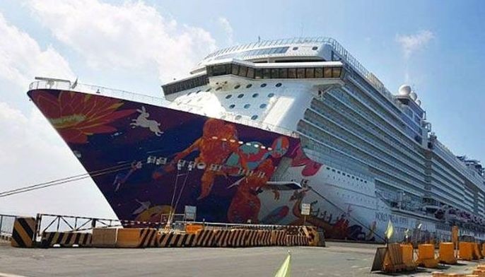 2 Chinese ships arrive in Manila