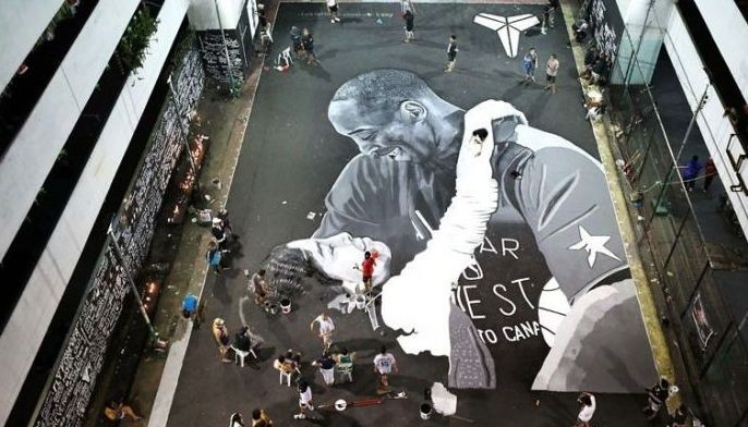 Fans create giant Bryant mural on Taguig basketball court