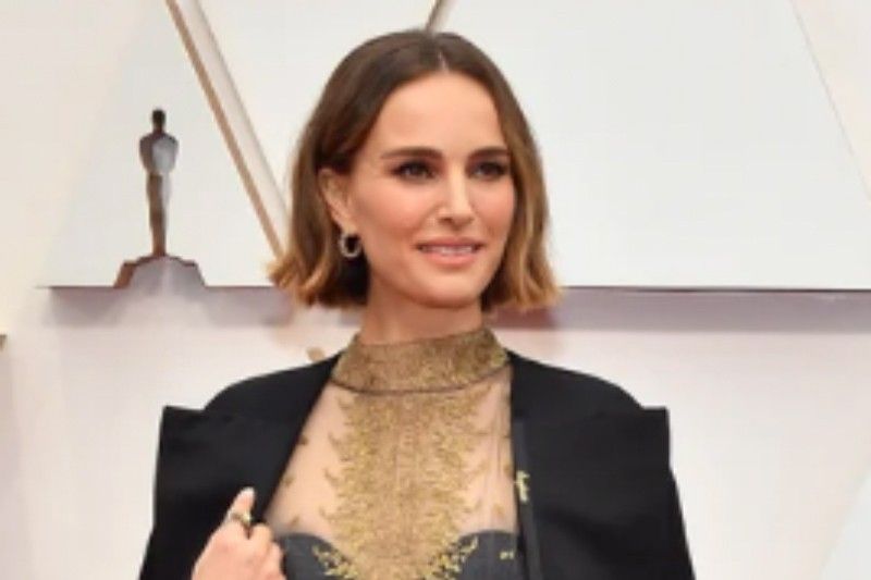 Natalie Portman dinaan sa gown ang pagrerebelde sa Oscar