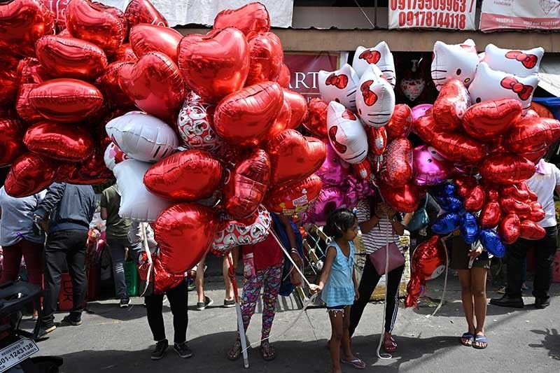 Skip the fancy dinner, Filipinos want cash this Valentine’s Day
