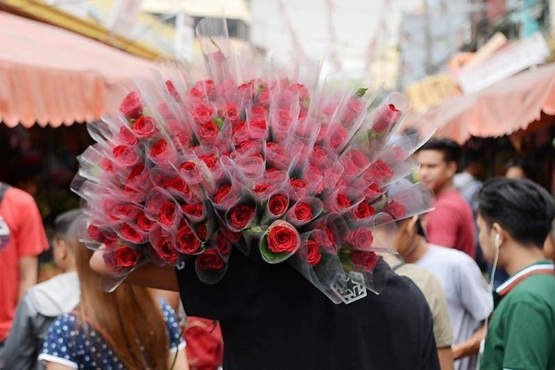 Ngayong Valentine's, DILG employees na 'taken for granted' nagsuot ng pula