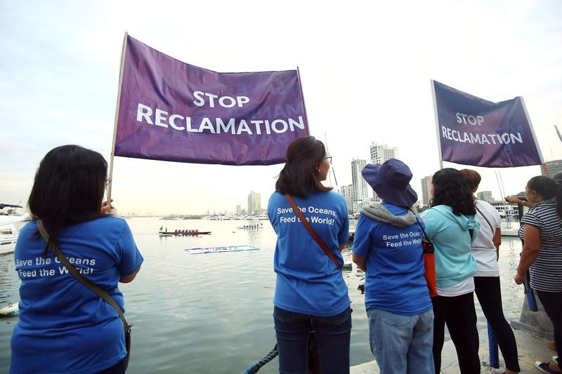 Reclamation projects to choke Manila â�� Duterte