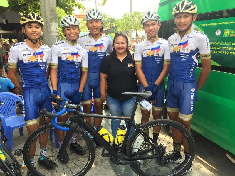Cycling coach Ednalyn Hualda shines in a male-dominated field