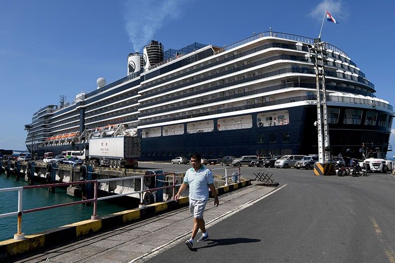 Cruise passengers scatter, take Cambodia bus tours despite virus fears