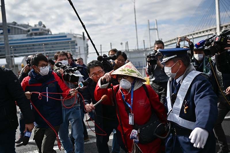 Passengers leave Japan virus ship as China toll tops 2,000
